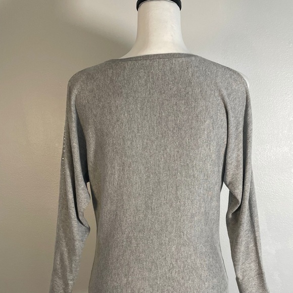 Loft Ash Gray Round Neck Clear Gemstone Cold Shoulder Long Sleeve Sweater XS - Picture 11 of 14
